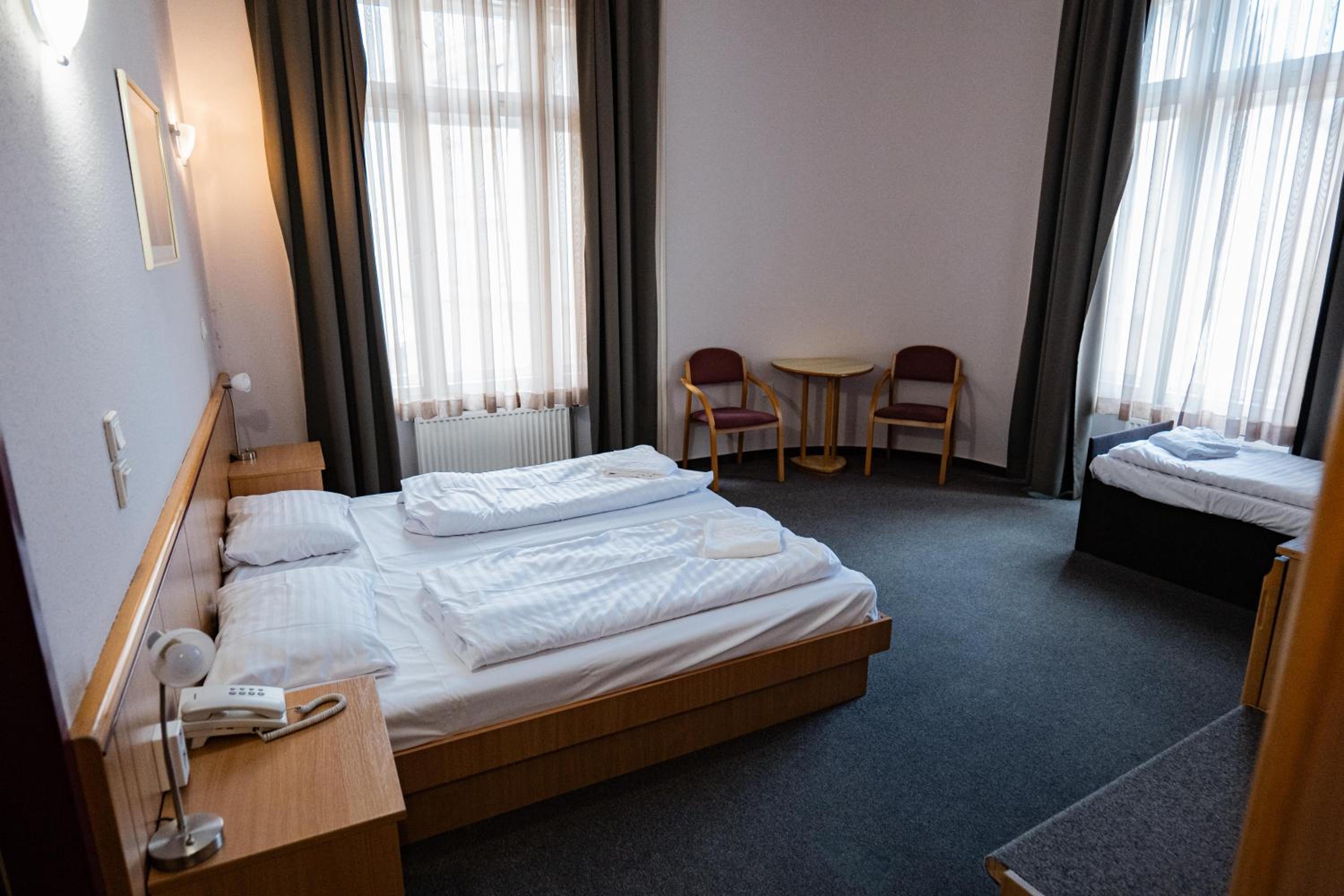 Room, Double Bed, with Extra Bed, Street View