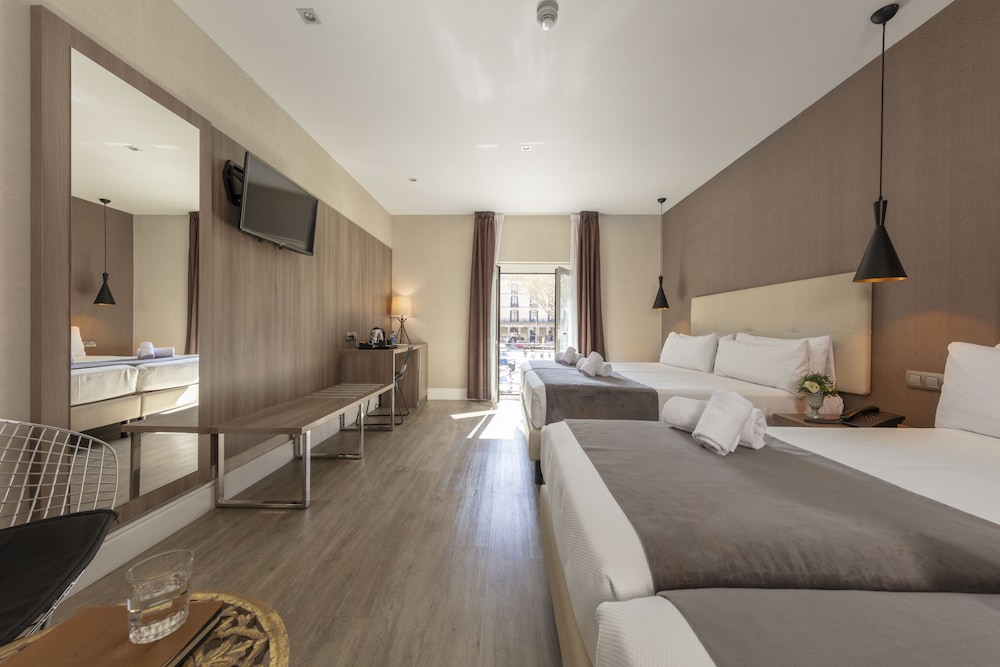 Oasis Hotel 55/69