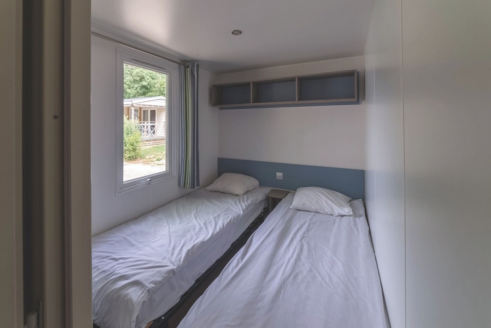 Comfort, Home, 1 Double and 3 Single Beds, Accessible
