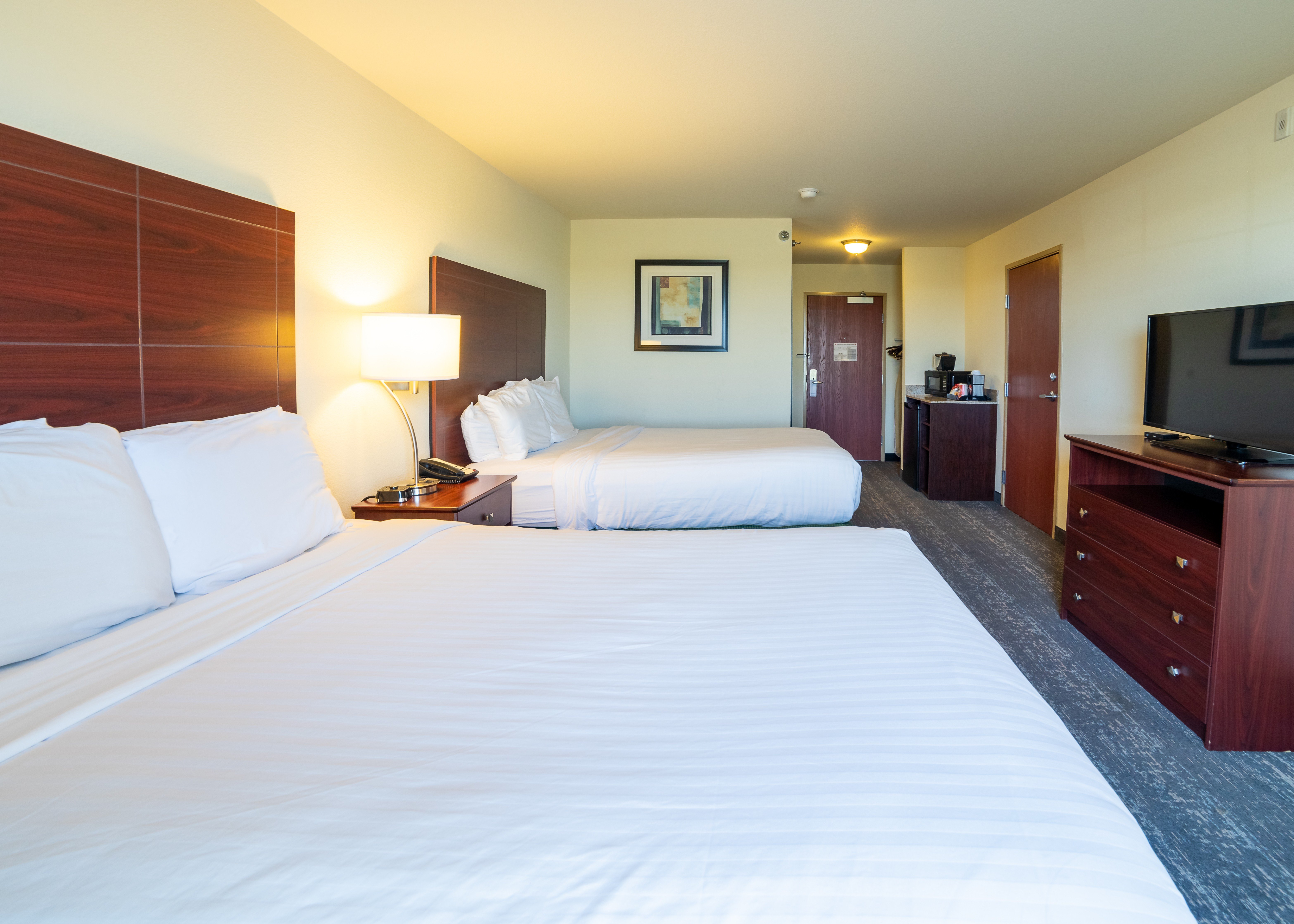 Cobblestone Inn Suites Eaton Co 12/72