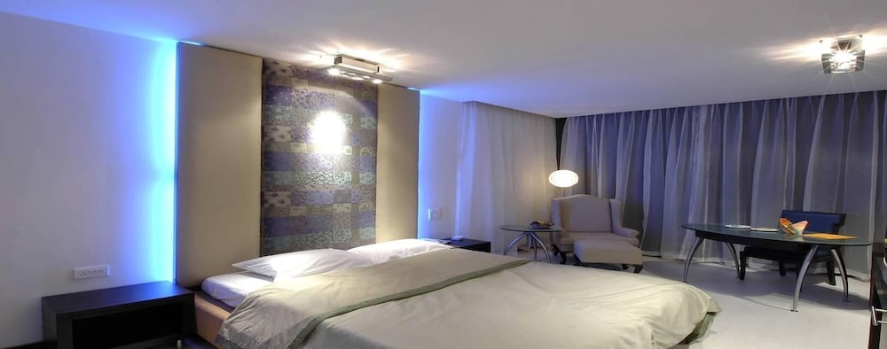 Royal Orchid Central Bangalore 23/75