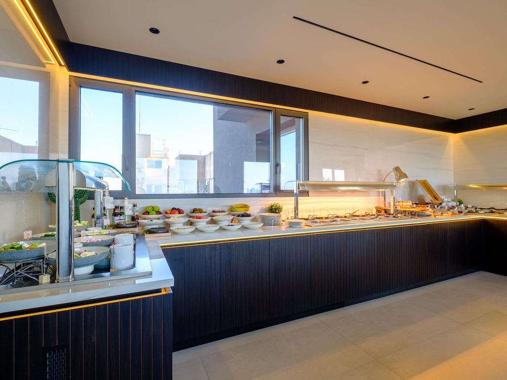 Mercure Larnaca Finikoudes Beach 32/60