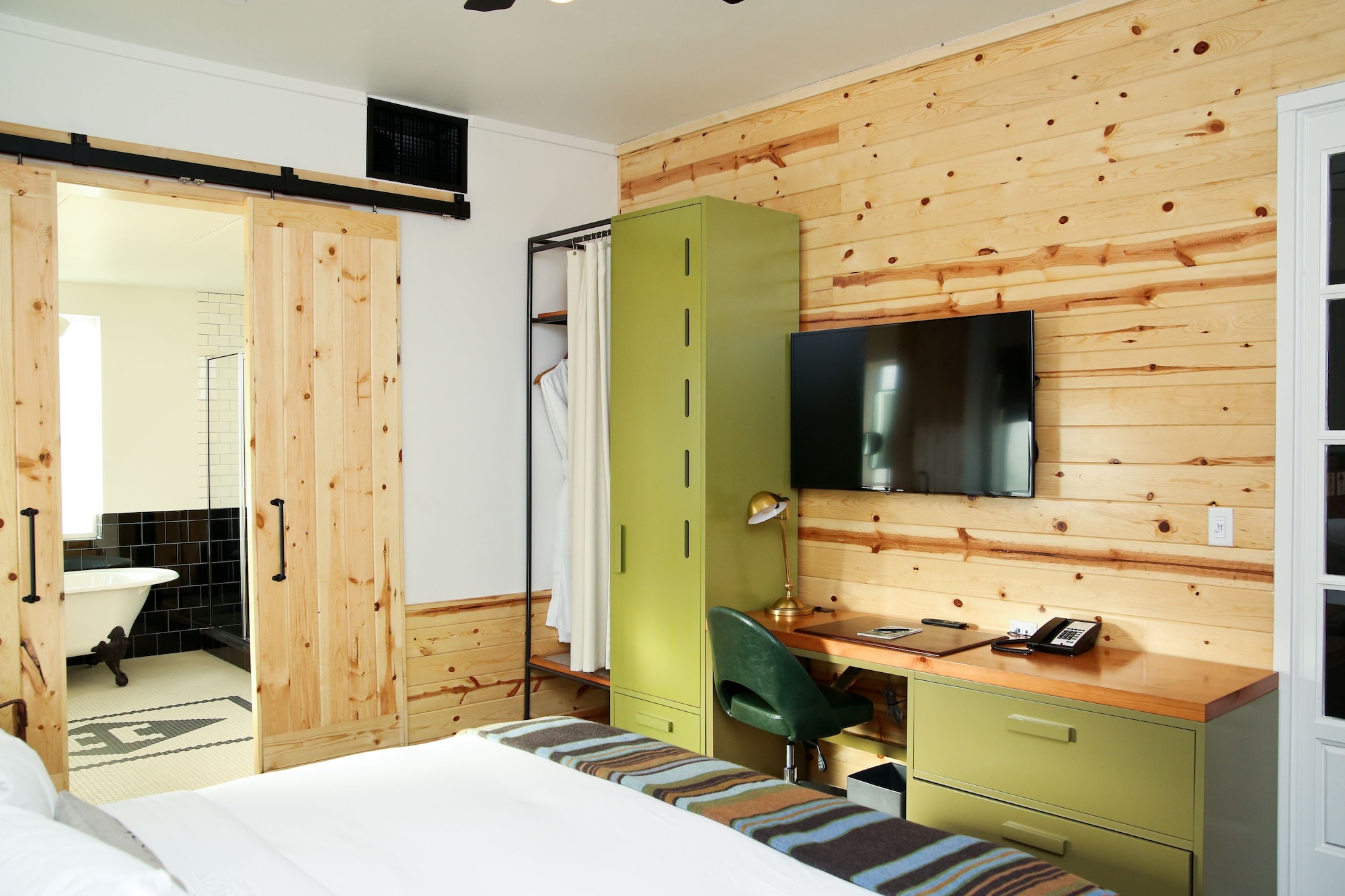 1 BEDROOM, CITY