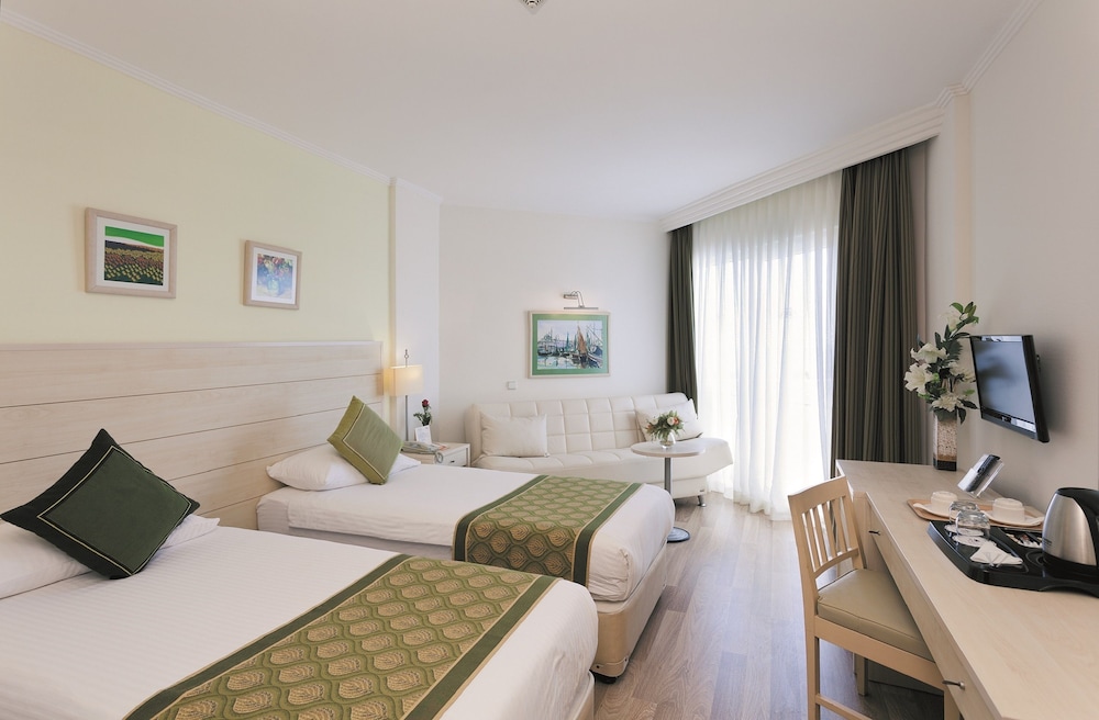 Febeach Hotel 7/50