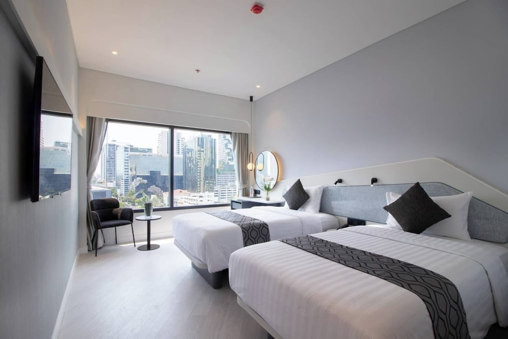 Queensland Hotel Bangkok 11/50