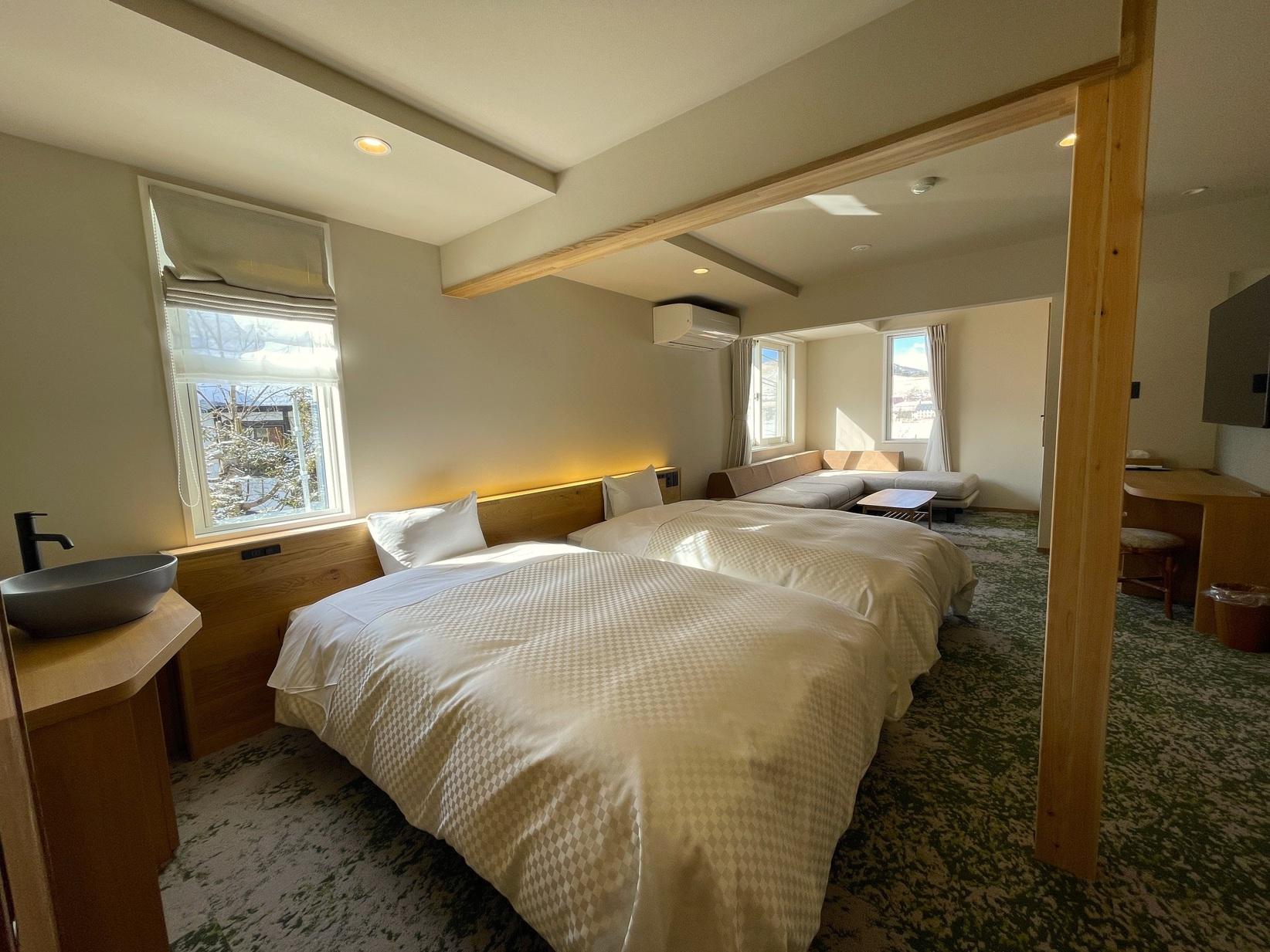 Room, Lake View, Corner