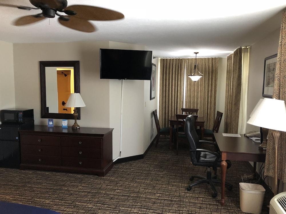 Baymont by Wyndham Washington 40/45
