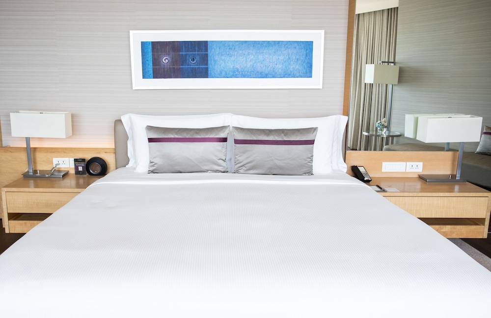 Avani Riverside Bangkok Hotel 7/72