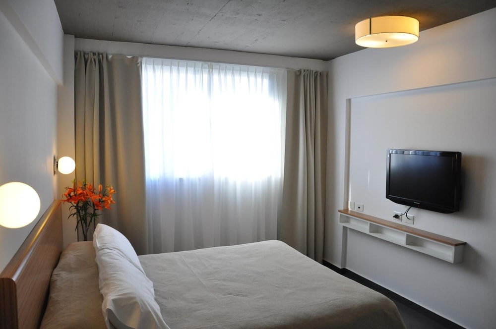 ROBERTA ROSA DE FONTANA SUITES 12/41