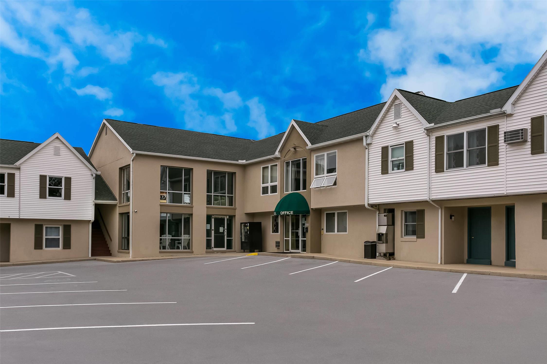 Rodeway Inn and Suites Hershey Chocolate Avenue 17/17