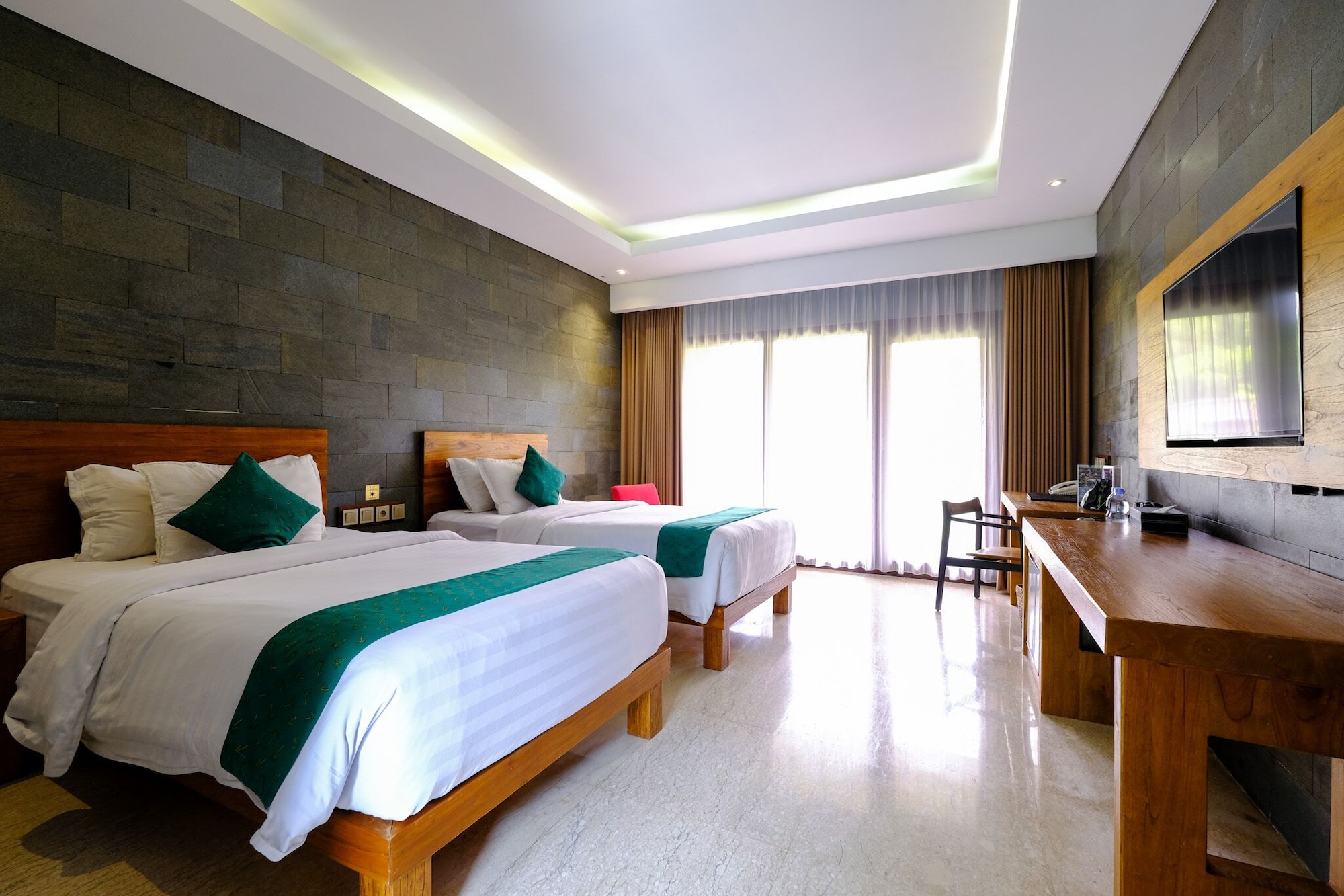 DELUXE, TWIN BEDS, RIVER VIEW