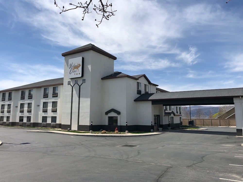 Willow Creek Inn 4/50