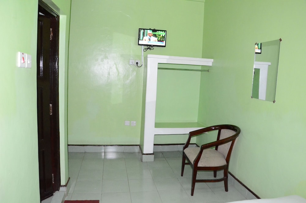 Sir Kanja's Hotel 10/24