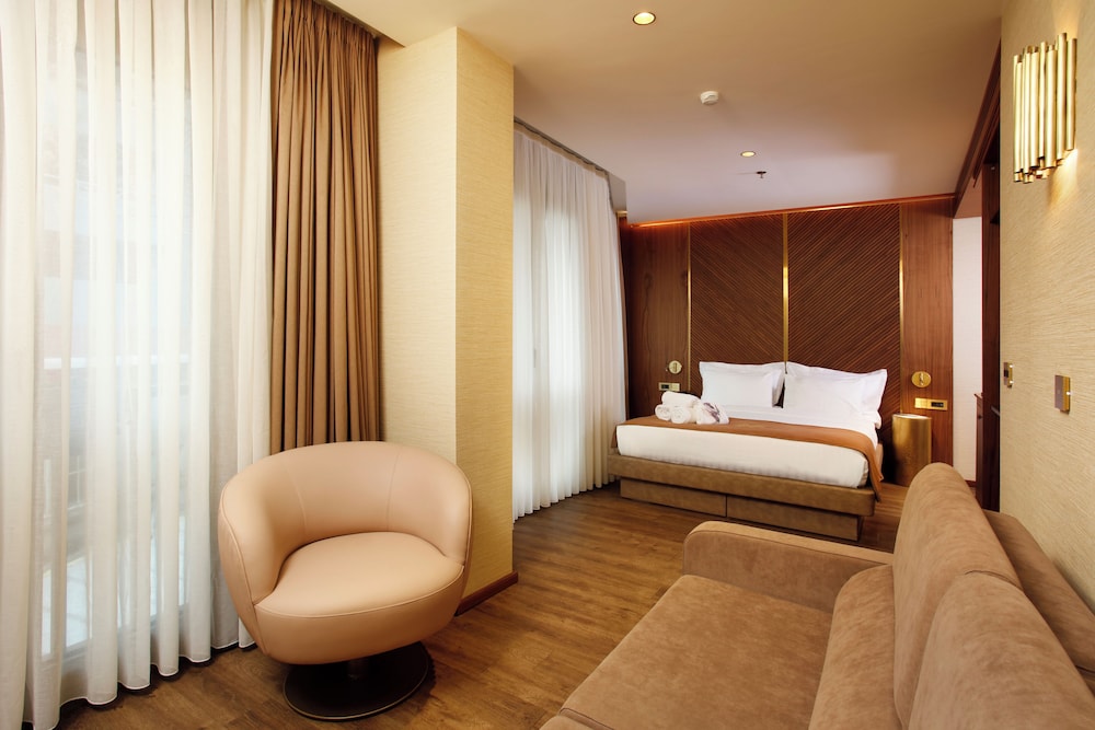 ECONOMY, QUADRUPLE, MULTIPLE BEDS