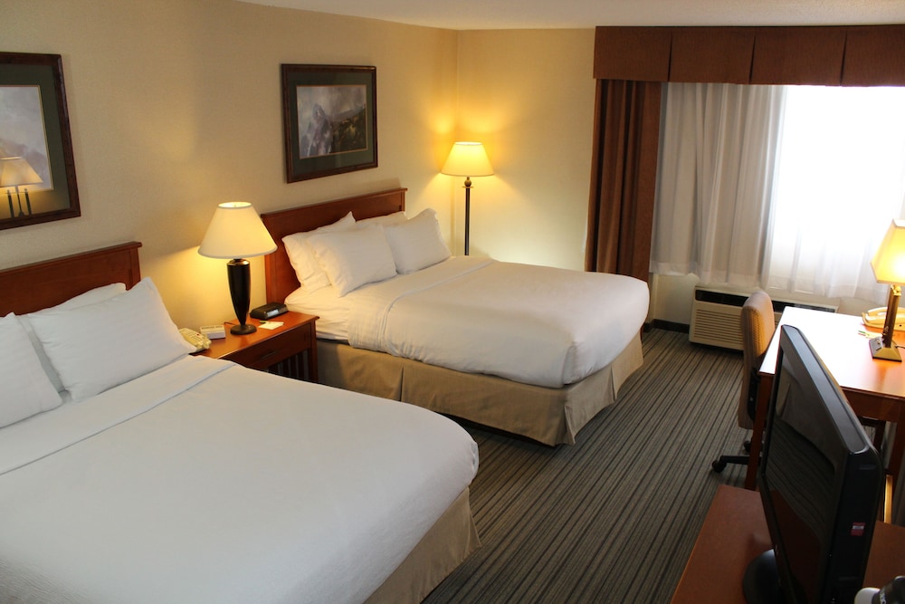 Field & Stream Lodge Bozeman 10/53