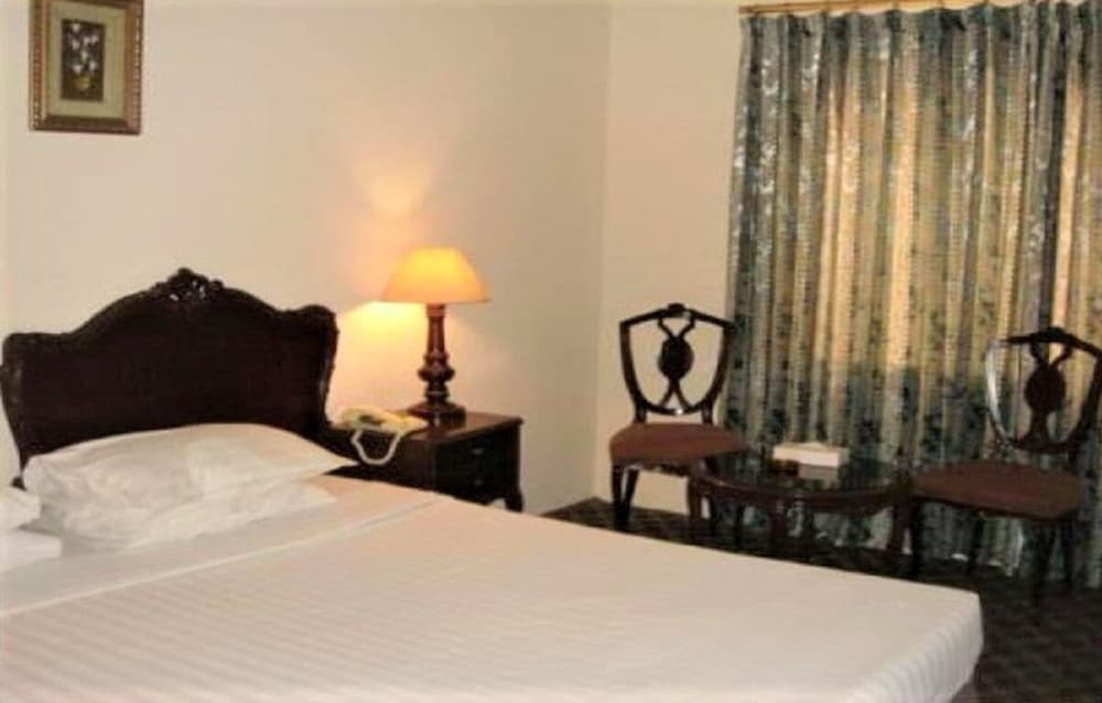 Al Commodore Hotel 14/40