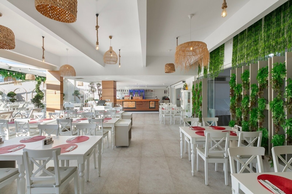 REO Hotel & Spa 55/69