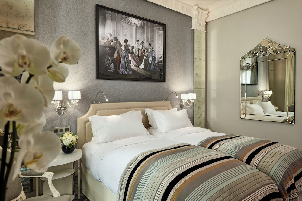 DELUXE, TWIN BEDS
