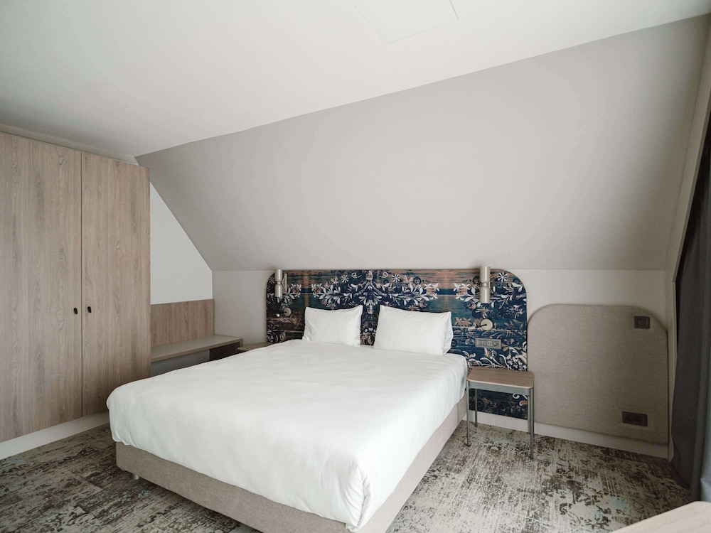 Classic, King Bed