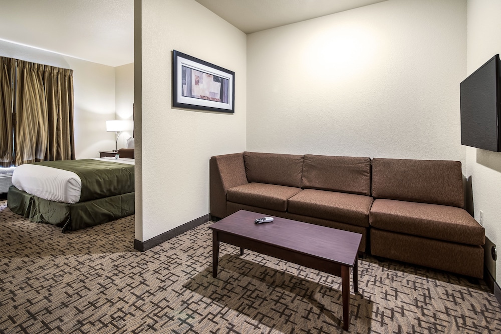 Cobblestone Hotel and Suites Victor 34/52