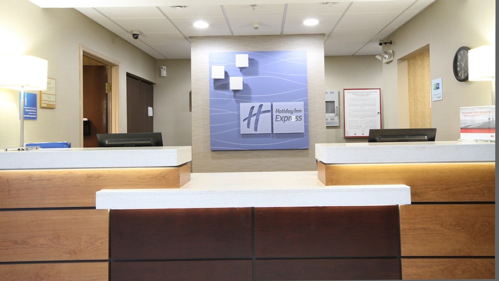 Holiday Inn Express Marshall 10/48
