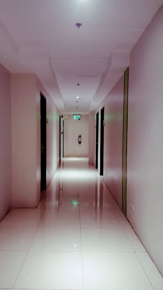 Canberry Hotel 7/49