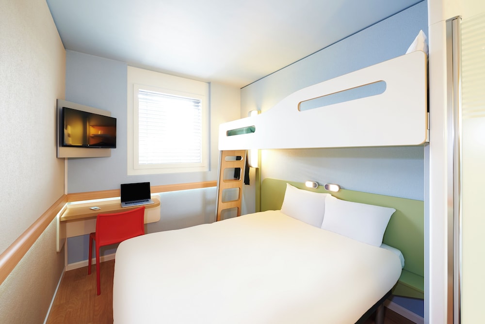 Room, 1 Double and 1 Single Bed, Accessible