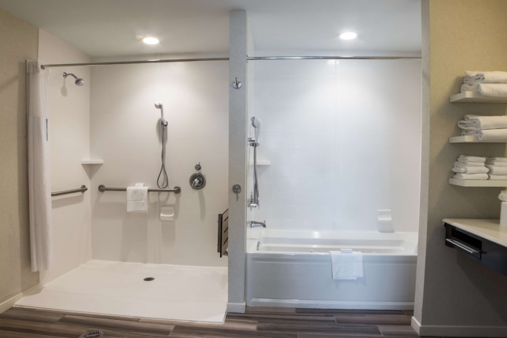 Hampton Inn Suites Charlotte Ballantyne Nc 20/74