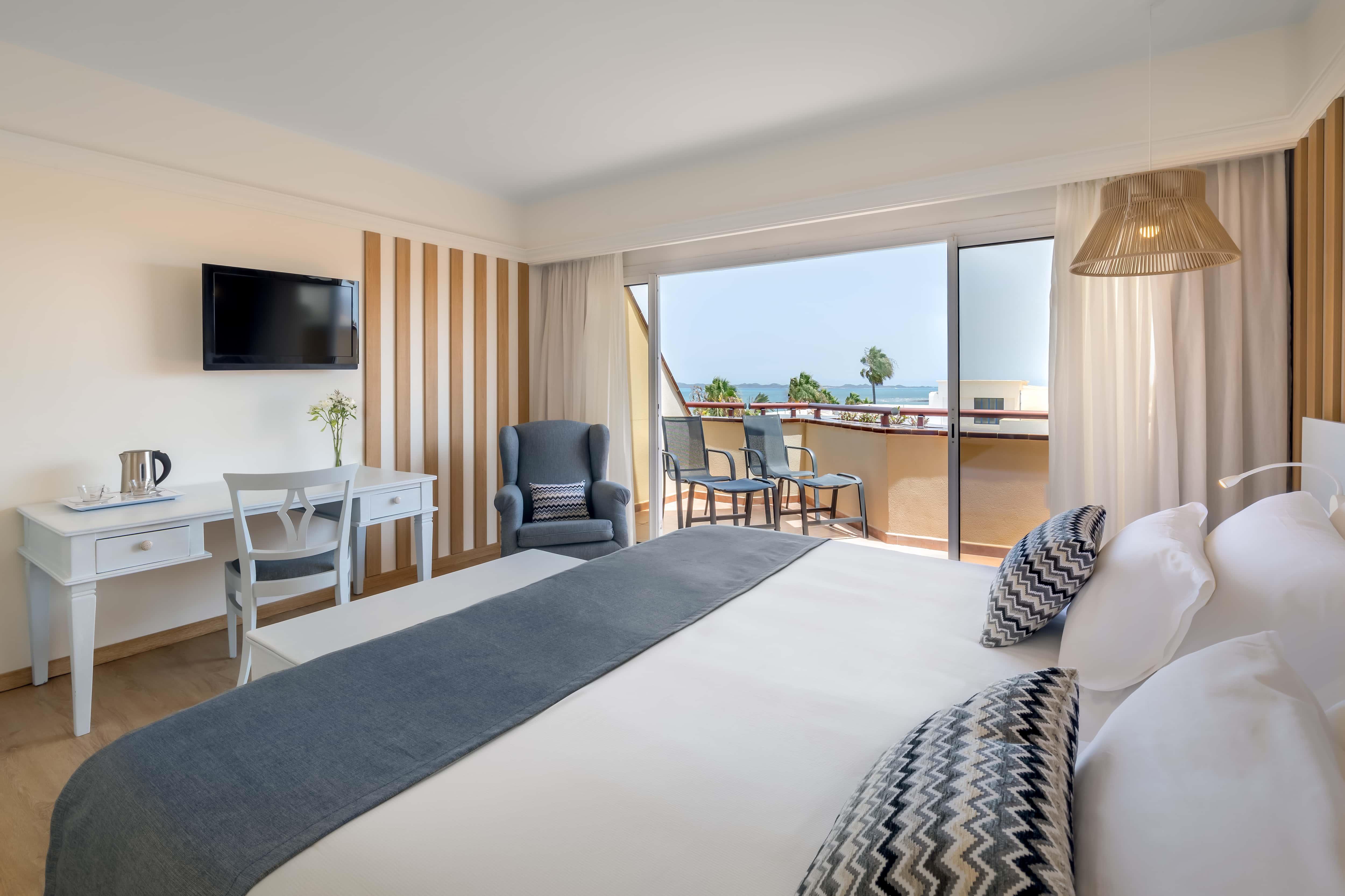 Room, Double Bed, Lateral Side Sea View