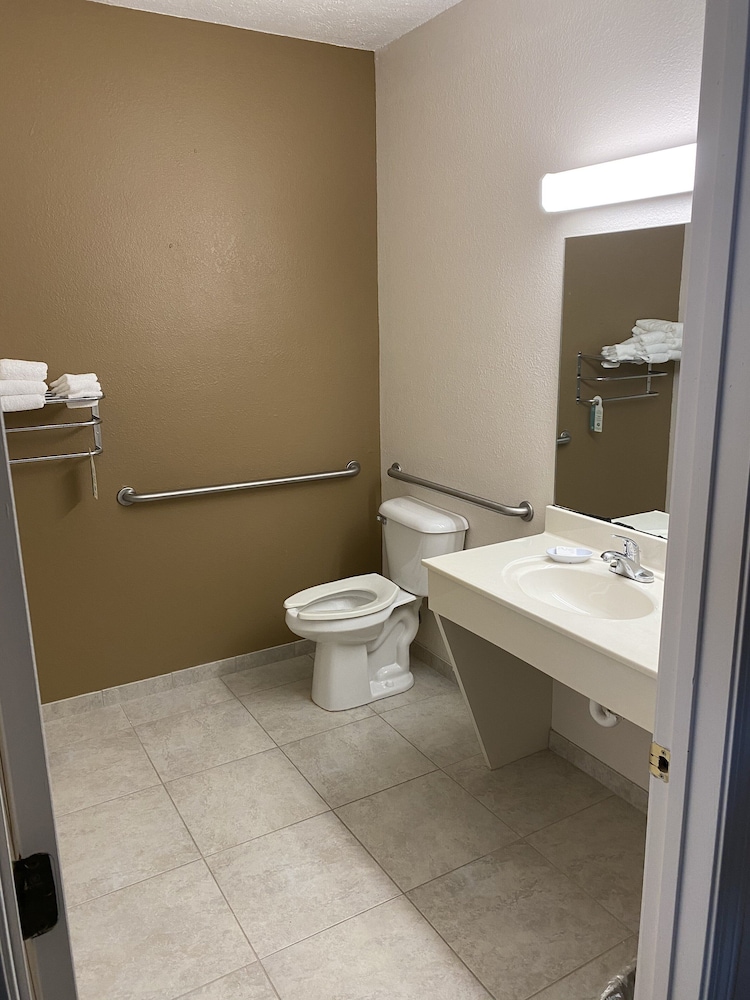 Northfield Inn Suites Conference Center 25/63