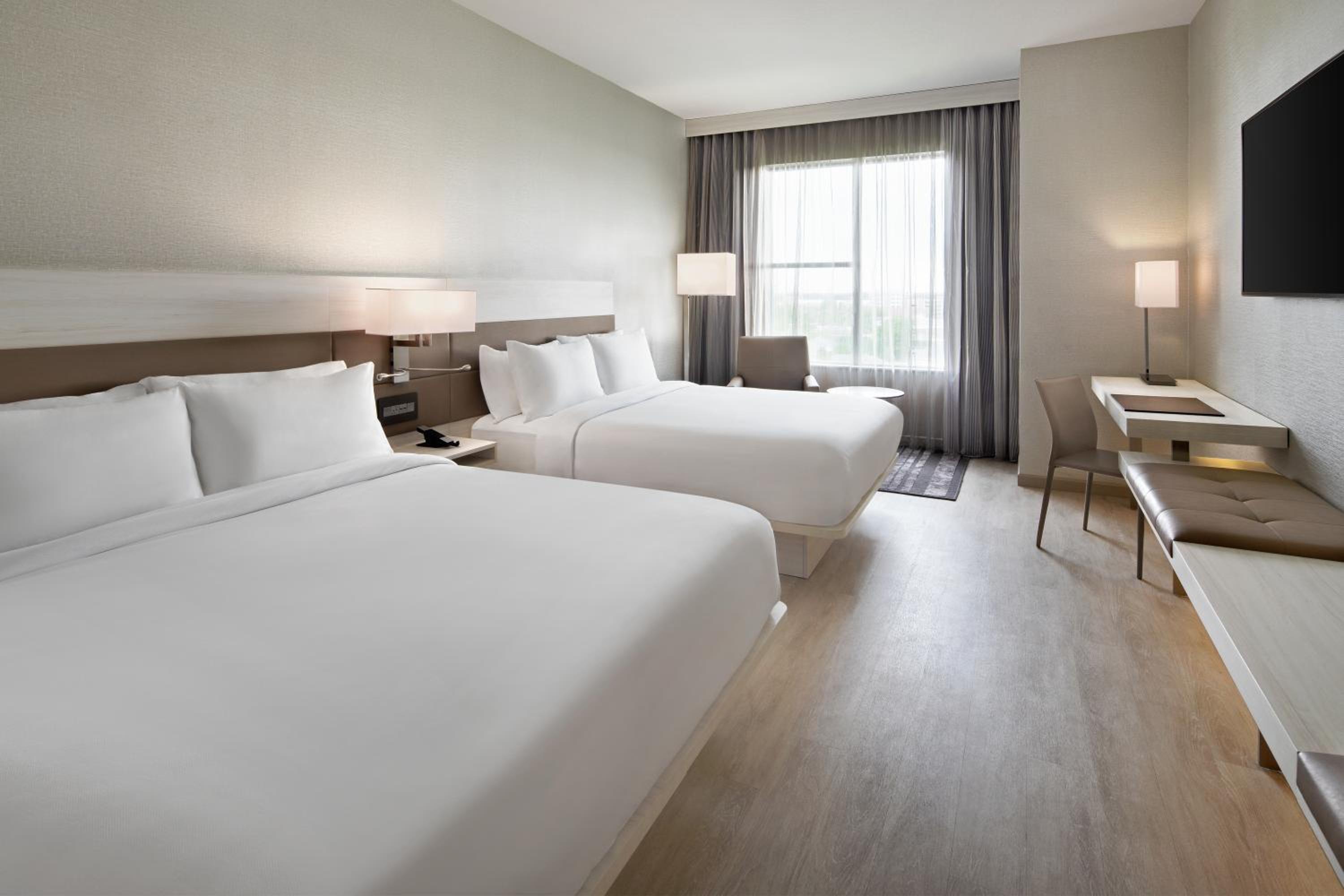 Room, 2 Queen Beds, Campus View, Accessible