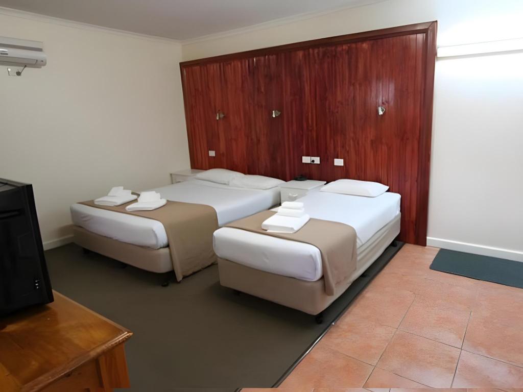 Lazy River Motor Inn 6/32