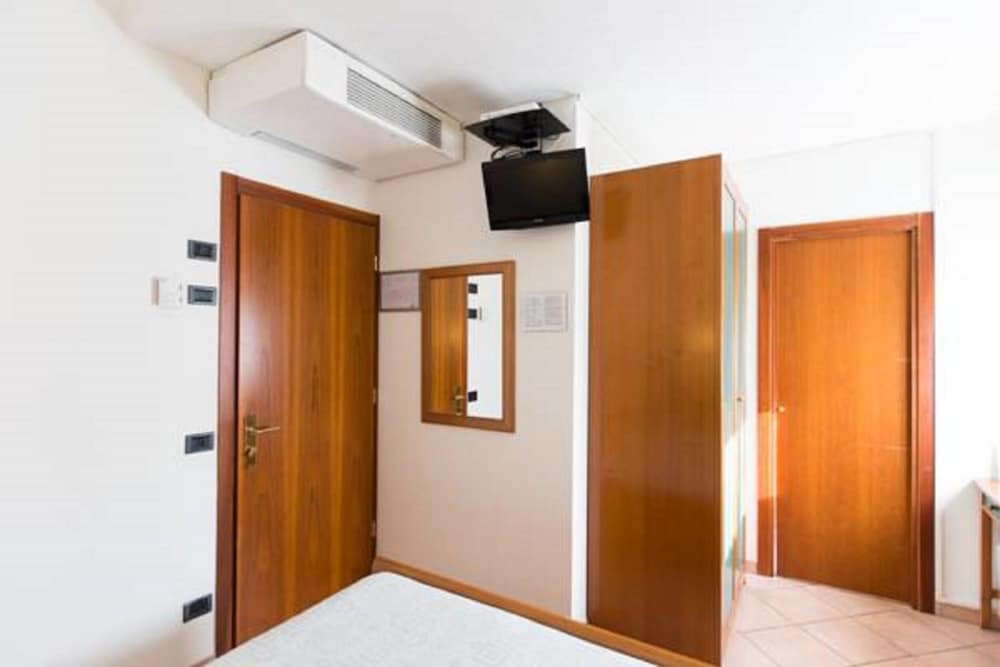 Albergo Bar Cenni 48/48