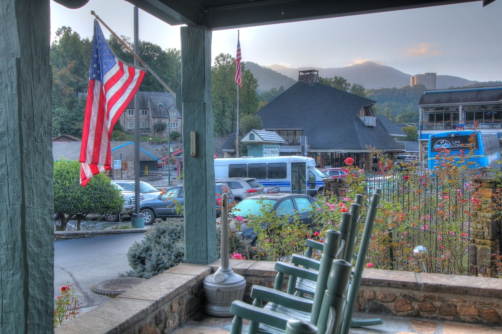 The Historic Gatlinburg Inn 60/66