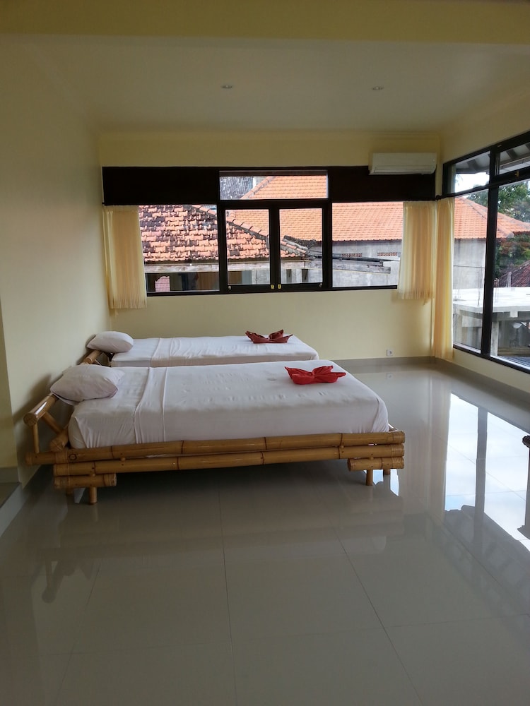 Puri Mandhara Lovina 12/45
