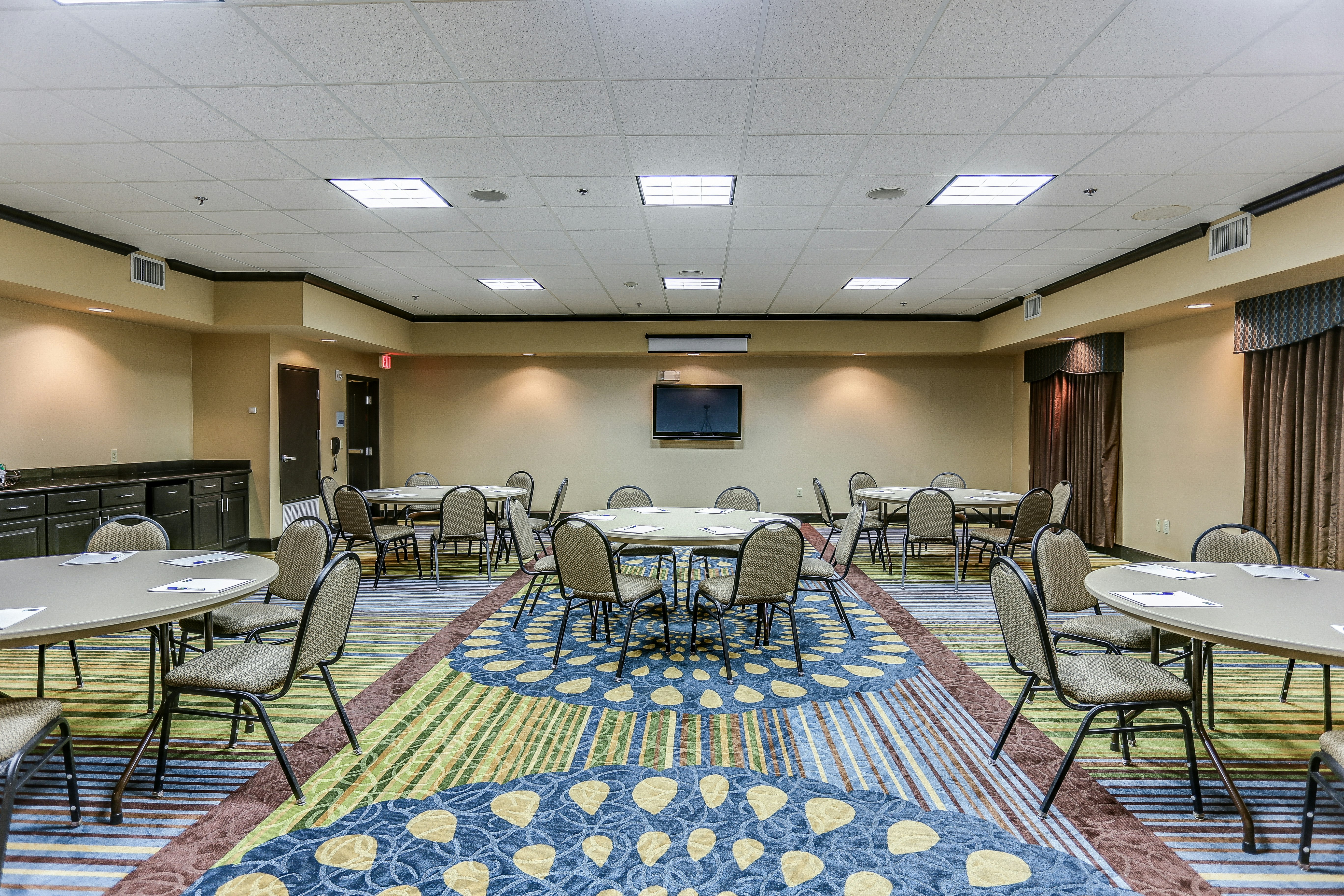 Holiday Inn Express Hotel And Suites Huntsville 56/65