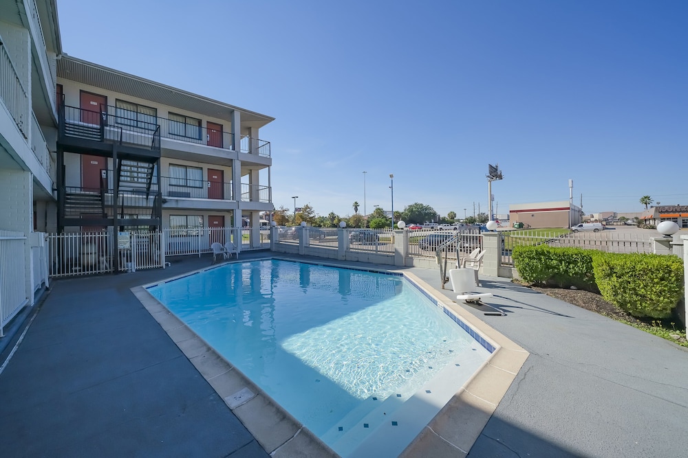 Americas Best Value Inn & Suites Humble 33/40