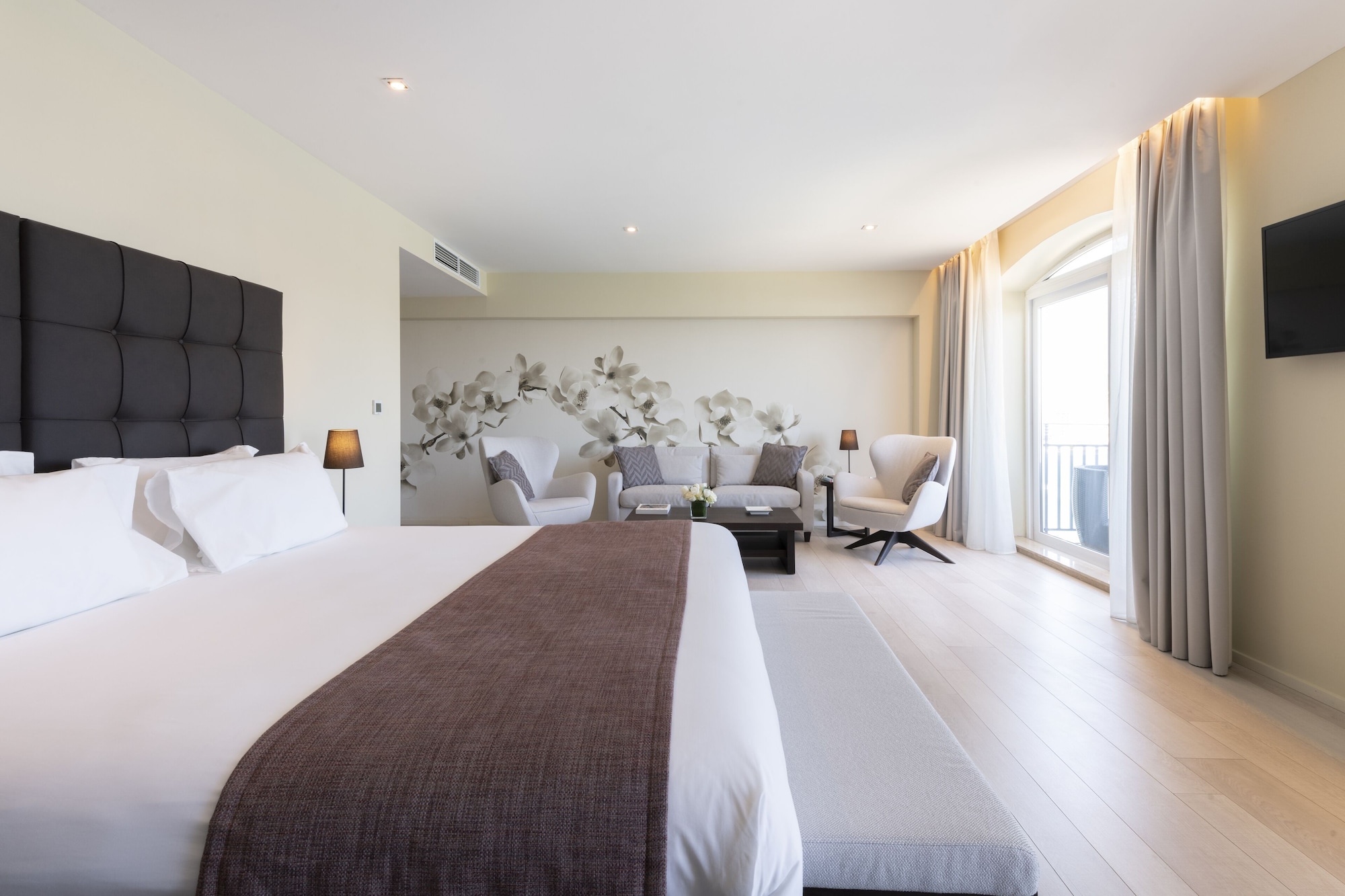 DELUXE, SUITE