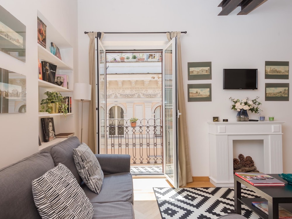 RSH Trevi Fountain Luxury Apartment 16/39