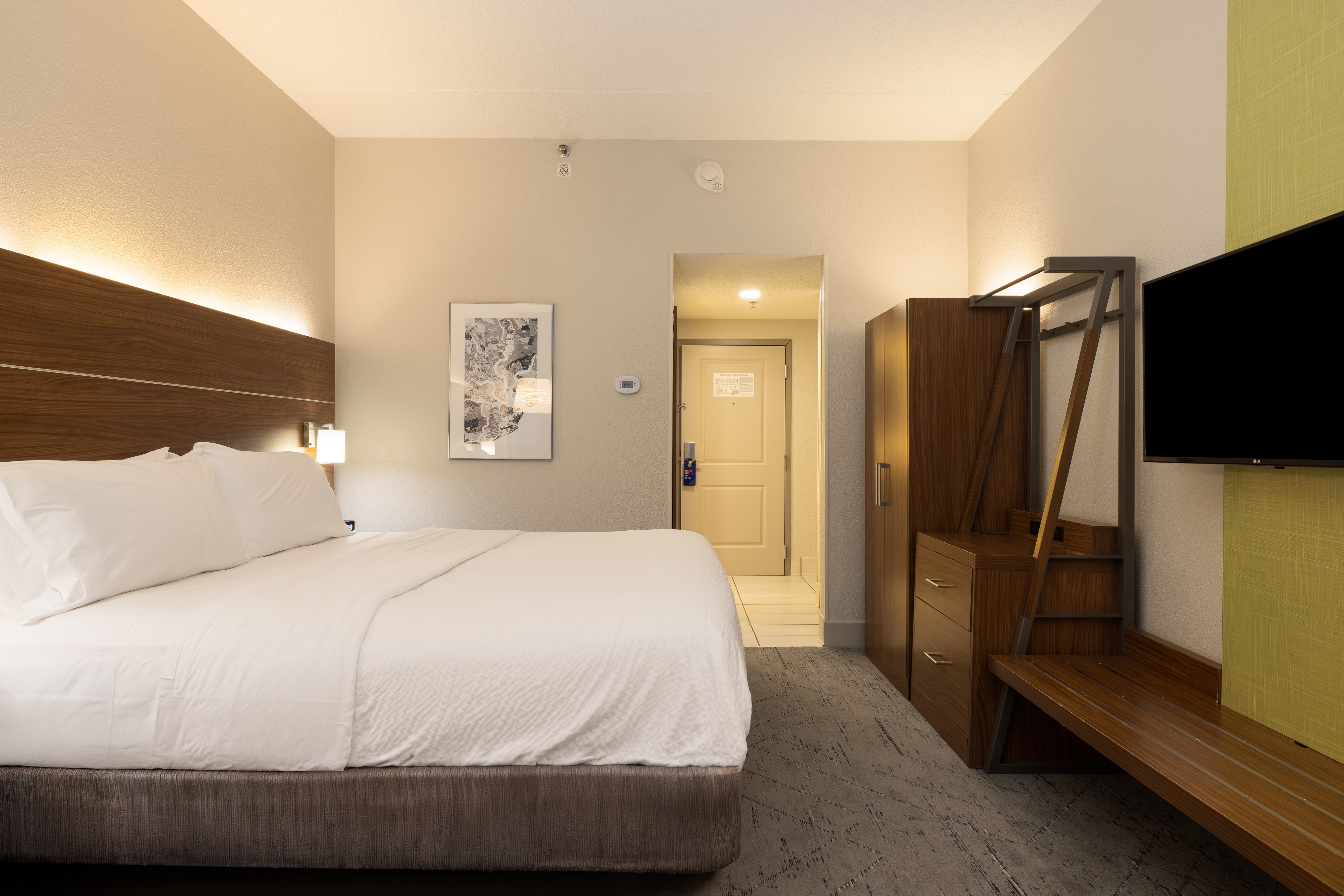 Holiday Inn Express Charleston US Hwy 17 & I-526 13/77