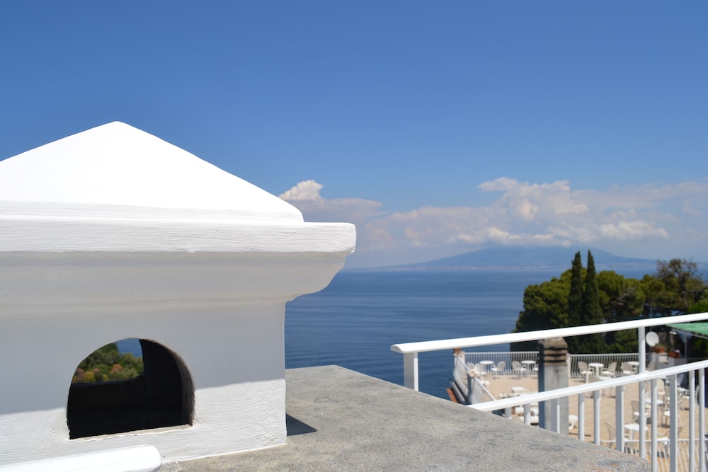 Boutique Hotel Helios - Adults Only 66/74
