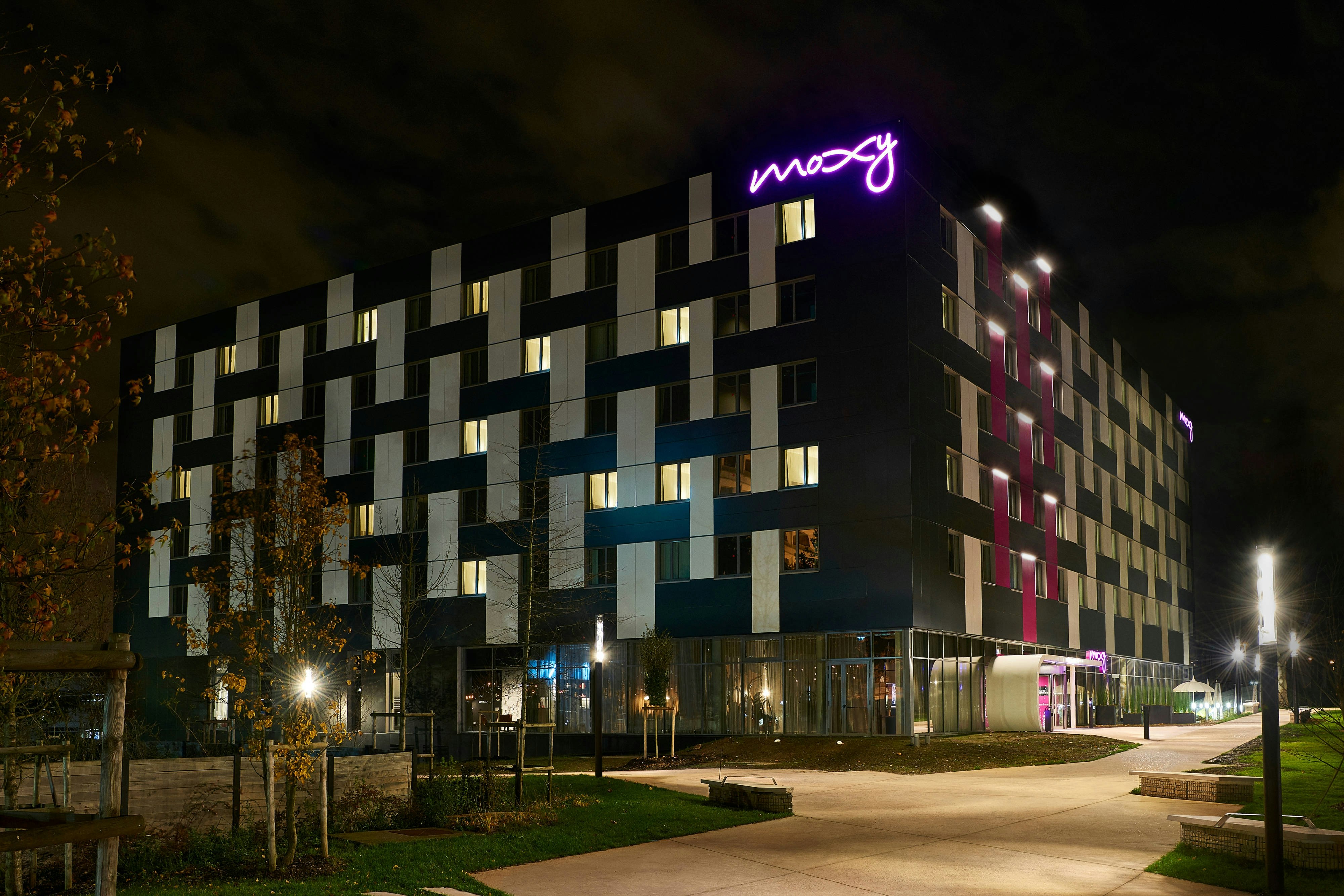 Moxy Paris Charles de Gaulle Airport 1/37