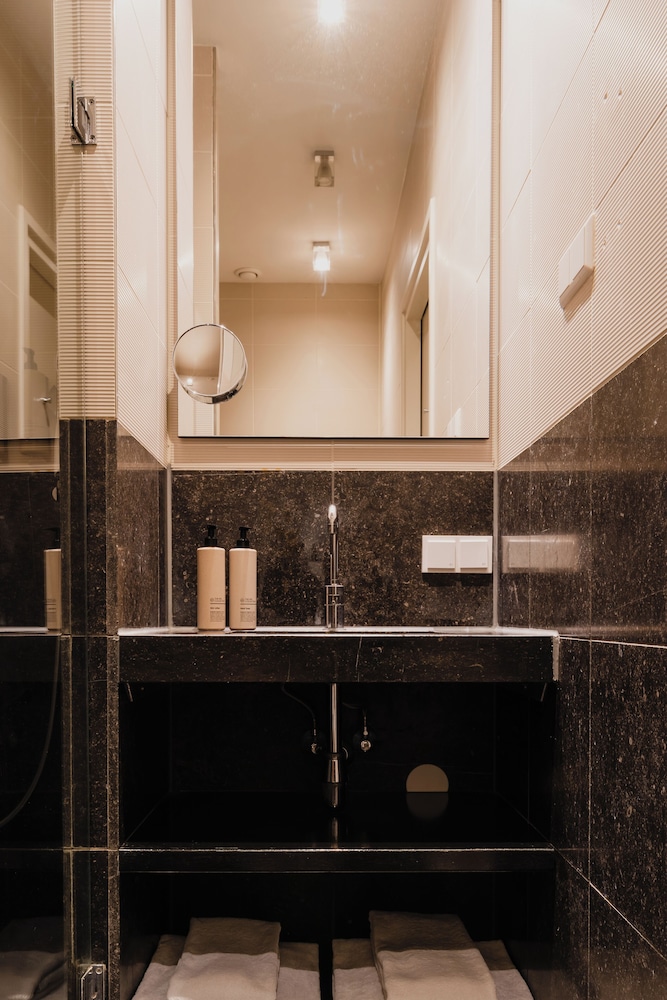 Executive, King Bed, Hotel Roemer 7/10