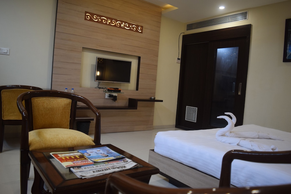 Hotel Dayal Paradise 12/26