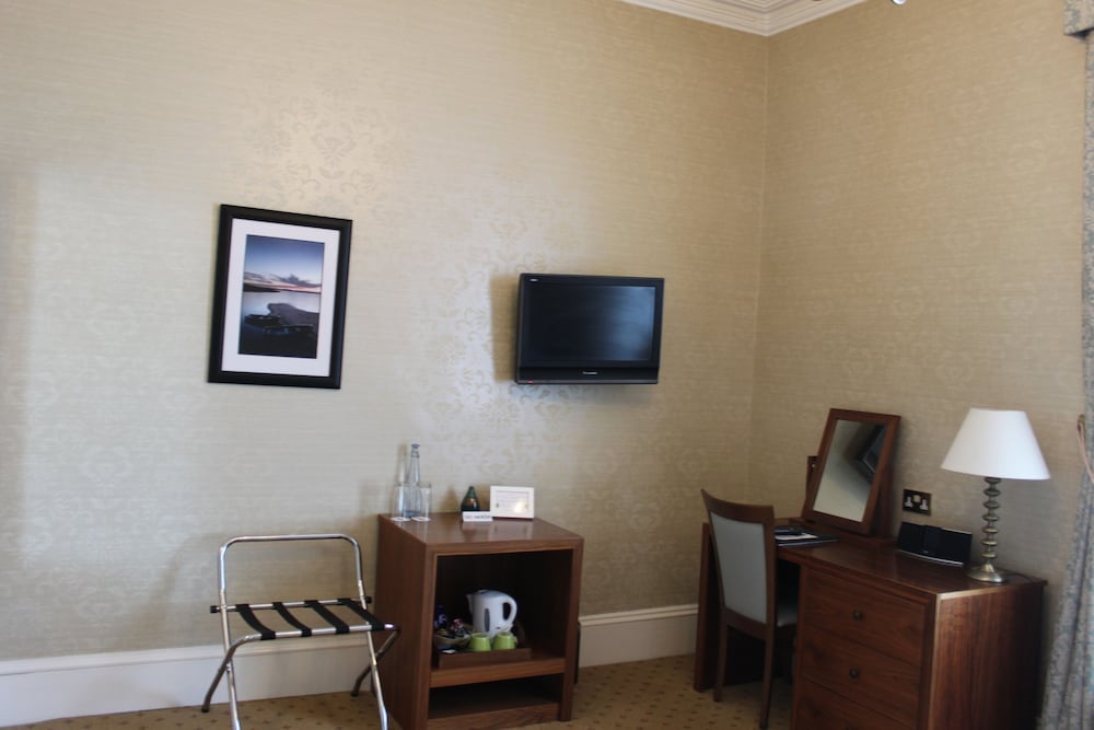 Mackays Hotel Wick 38/50