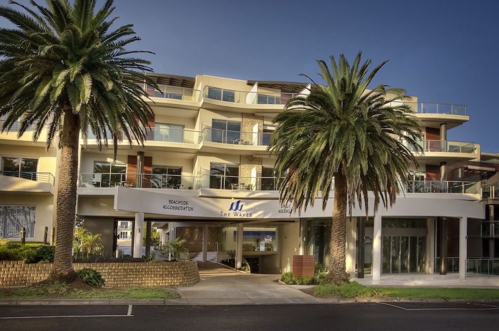 The Waves Serviced Apartments 9/52