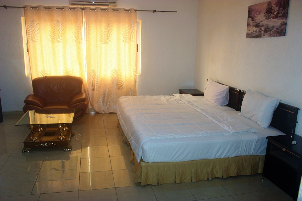 Riviera Hotel Benin 8/42