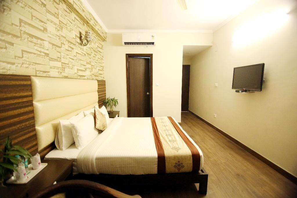 Hotel Rousha Inn 9/18