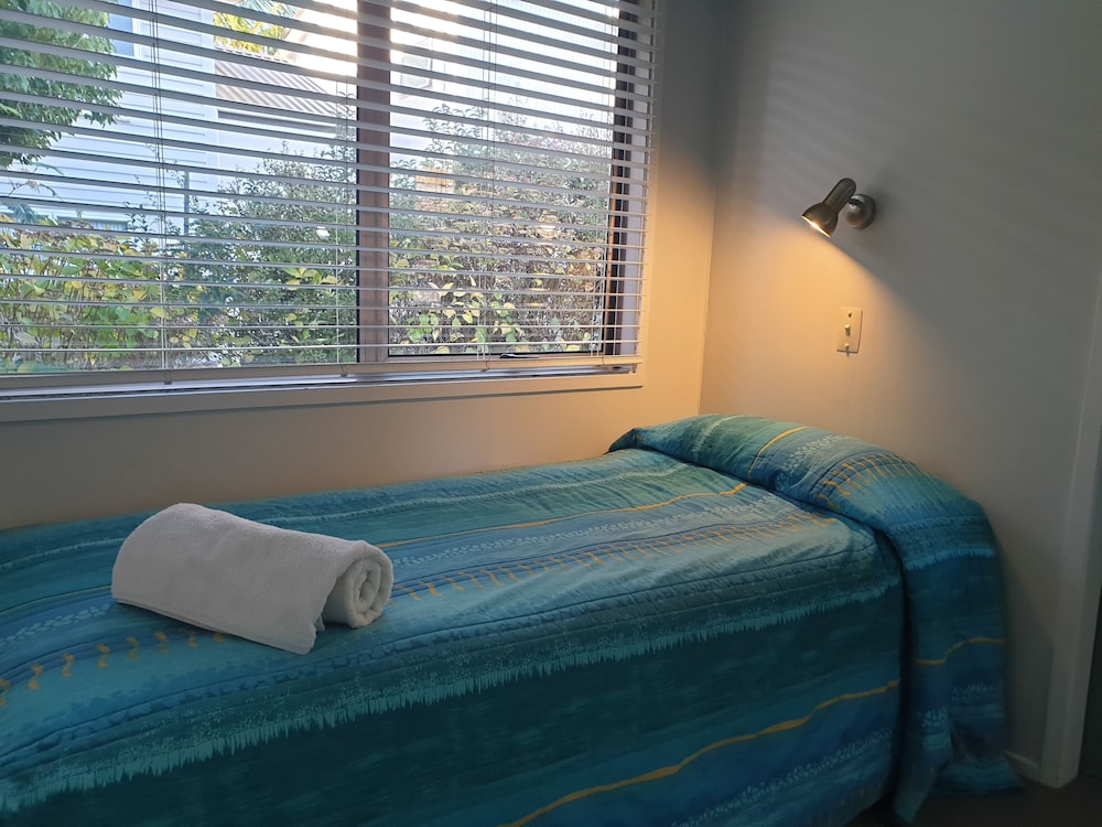 Averill Court Motel 24/63