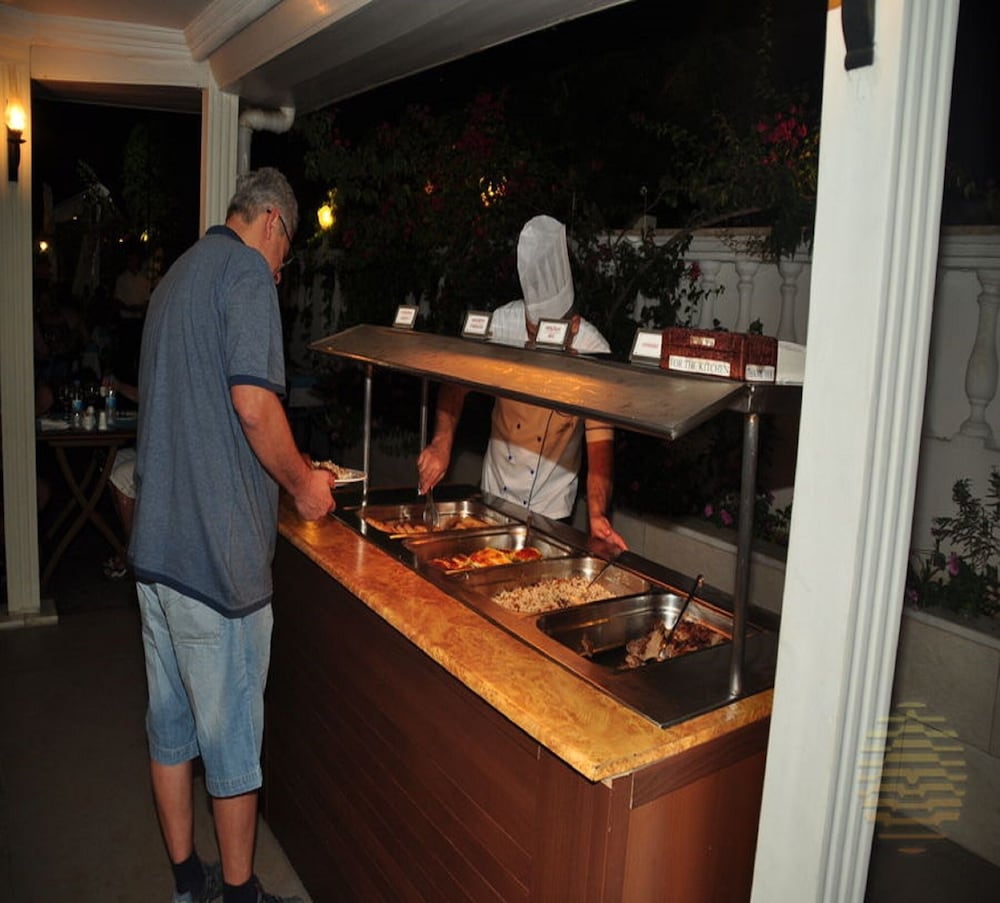 Azak Hotel 7/42